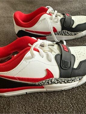 Air Jordan Legacy 312 low kids’ sneakers, 2Y, fire red